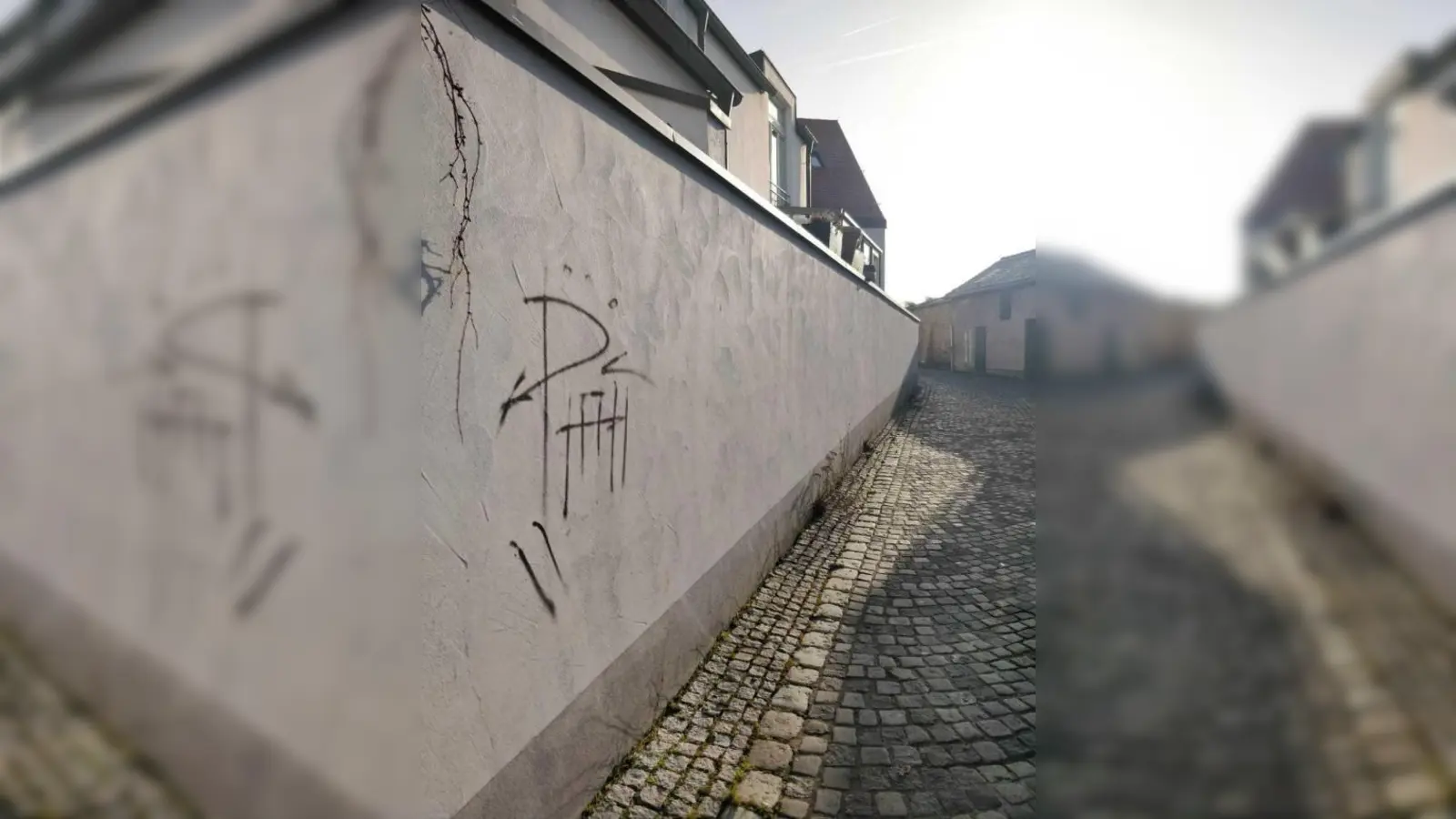 Graffiti in der Friedberger Altstadt   verschandeln das Stadtbild. Die Stadt hat nun 1000 Euro Belohnung für Hinweise ausgesetzt, die zur Täter-Ergreifung führen.		Foto: Patrick Bruckner (Foto: Patrick Bruckner)