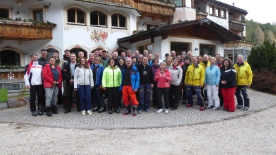 Die dreitägige Saison-Abschlussfahrt des Pöttmeser Skiclubs führte nach Obereggen in Südtirol. Dort konnten Alpin- und Snowboardfahrer ausreichend Schnee und Sonne genießen. Wer nicht jeden Tag auf die Skipiste wollte, konnte sich im Spa-Bereich des Hotels erholen. (Foto: Christina Hieber)