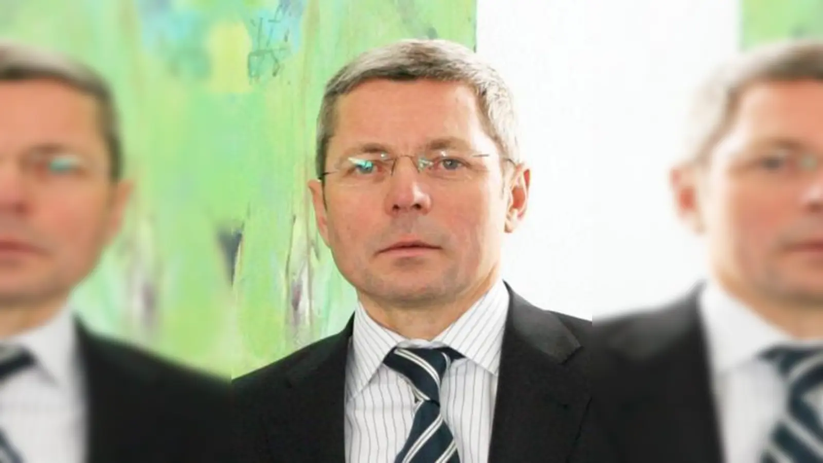 Dr. Krzysztof    Kazmierczak.