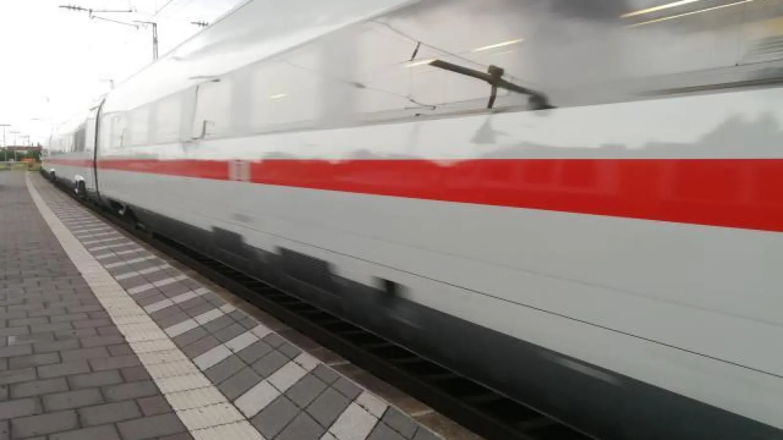 Wo sollen künftig   die ICEs zwischen Augsburg und Ulm fahren? Aktuell sucht das Planungsteam der Bahn nach der besten Trasse. 		Foto: Mjt (Foto: Mjt)