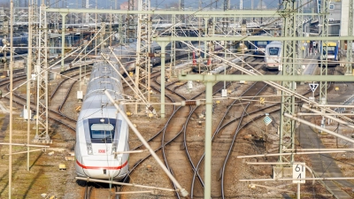 Der Hauptbahnhof Augsburg ist für den in Zukunft erwarteten Zugverkehr noch nicht ausreichend gewappnet. Das hat nun eine Untersuchung der Bahn ergeben.  (Foto: mjt)