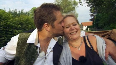 Schwer verliebt  scheinen Stephan Finkenzeller aus Raderstetten und seine Steffi in der RTL-Sendung bei ihrem ersten Wiedersehen.	Foto: MG RTL D (Foto: MG RTL D)
