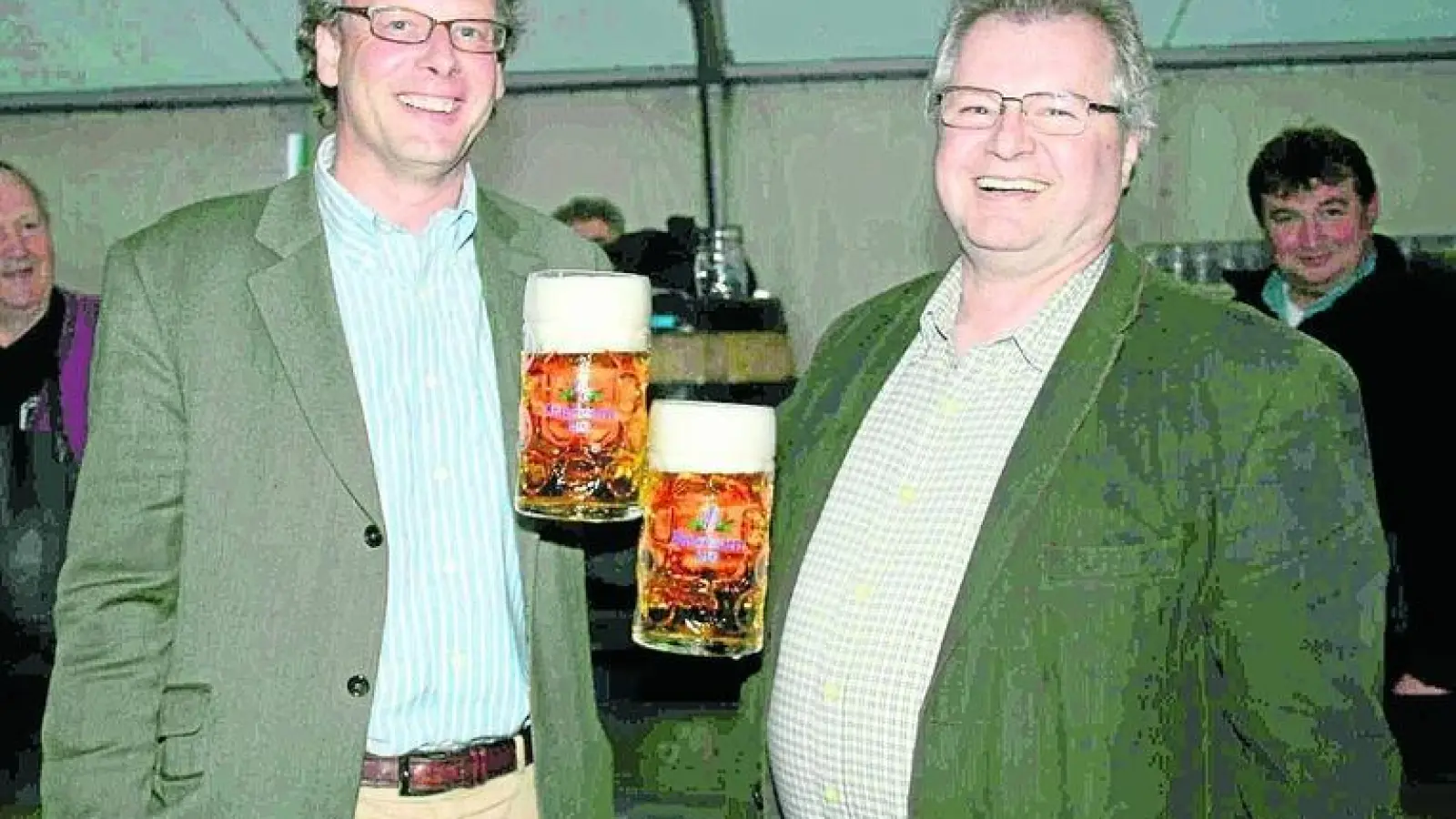 &lt;p&gt;  &lt;x_bildunterschr&gt;  &lt;b&gt;Auf ein gutes Gelingen &lt;/b&gt; des fünften Baarer Brauereifestes stießen Baron Franz Groß von Trockau (links) und Bürgermeister Leonhard Kandler zum Auftakt am Donnerstagabend an. &lt;/x_bildunterschr&gt;  &lt;/p&gt;