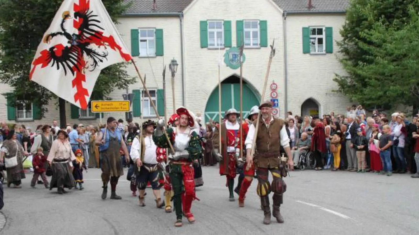 Landsknechte, Ritter, Gaukler, Tänzer und mittelalterliches Volk ziehen an diesem Sonntag, 3. Juli, durch Pöttmes. Die Gemeinde feiert am Wochenende ihr Historisches Marktfest. Das letzte fand 2017 statt.