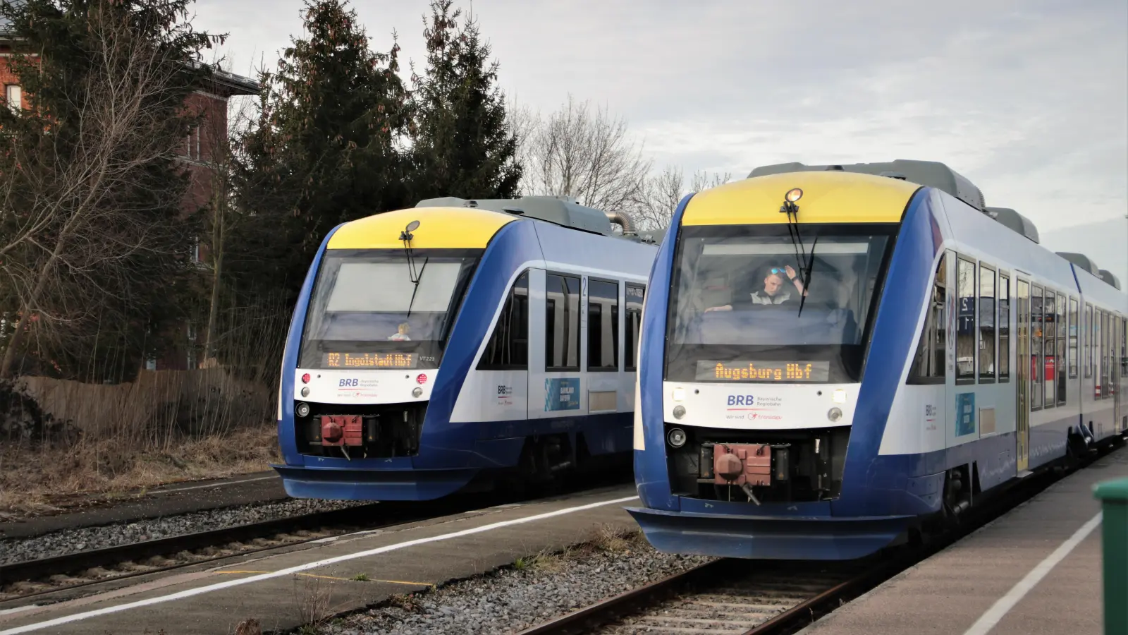 <b>Züge sollten samstags</b> eigentlich im Halbstundentakt fahren. Bei der Bayerischen Regiobahn zwischen Friedberg und Aichach bleibt es vorerst wohl beim stündlichen Halt. (Foto: Erich Hoffmann)