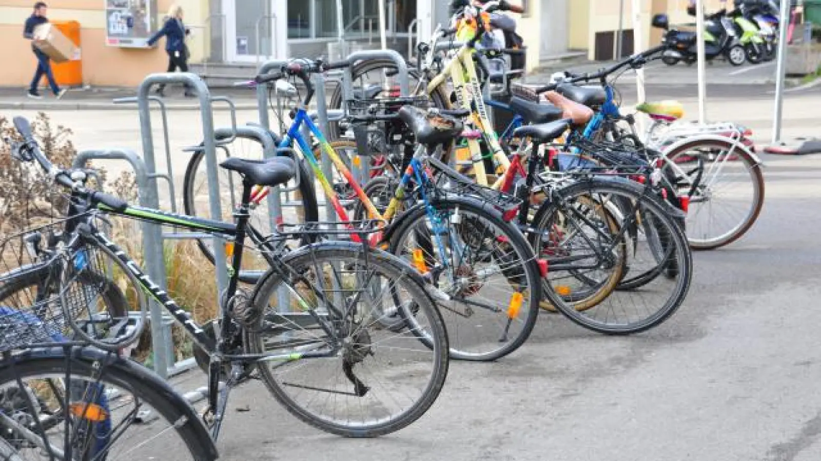 Mehr Radwege und Abstellmöglichkeiten   für Fahrräder will die Stadt Augsburg künftig umsetzen.		Foto: Nana Asante (Foto: Nana Asante)