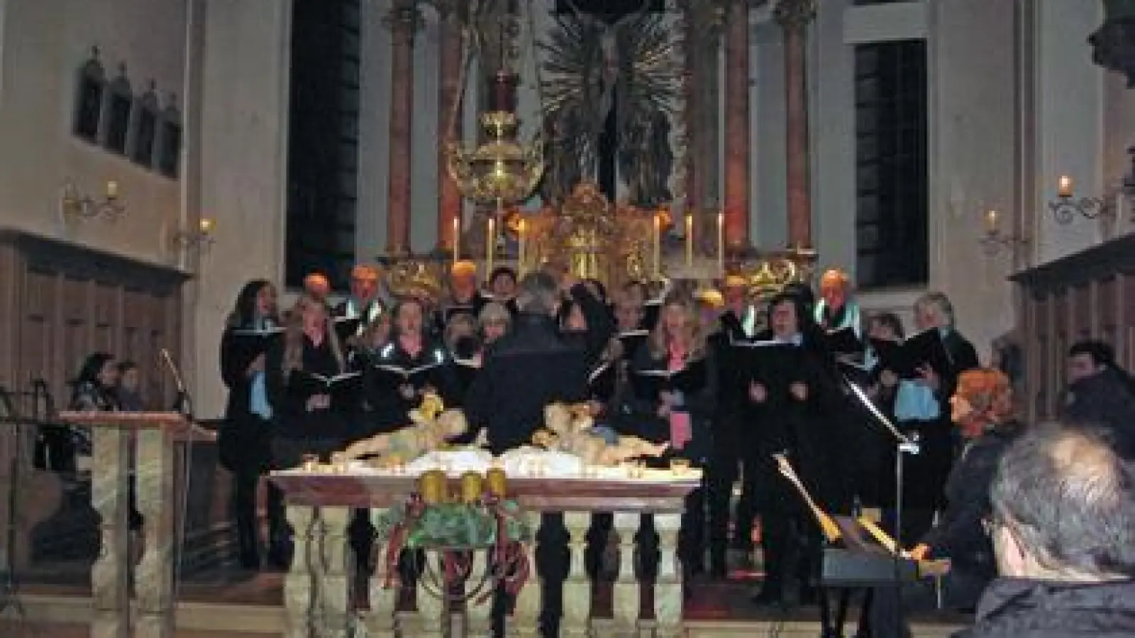 Der Kirchenchor Pipinsried   schuf eine stimmungsvolle vorweihnachtliche Atmosphäre in der Pipinsrieder Kirche.	Foto: Gisela Huber (Foto: Gisela Huber)
