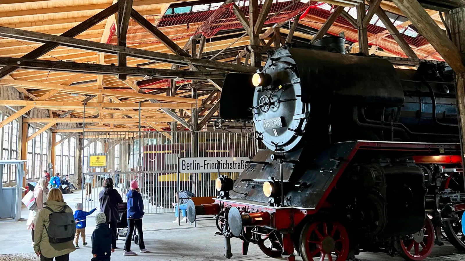 Zum Saisonabschluss präsentiert der Augsburger Bahnpark am Sonntag, 29. Oktober, zwischen 10 und 16 Uhr, noch einmal seine historischen Lokomotiven. (Foto: Bahnpark Augsburg)