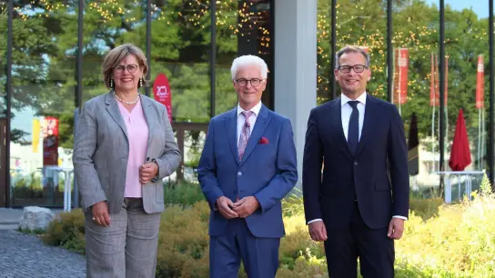 Der Vorstand der Stadtsparkasse: Cornelia Kollmer, Rolf Settelmeier und Wolfgang Tinzmann. (Foto: Stadtsparkasse Augsburg)