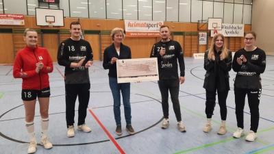 Aichacher Handballer spenden 2000 Euro an die Hannes &amp; Lissy Meisinger Multiple Sklerose Stiftung (Foto: Lothar Bahn)