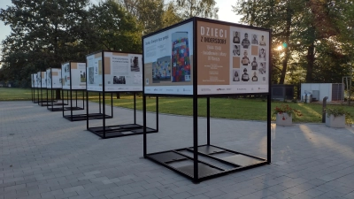 <b>Ein Blick in die Ausstellung,</b> die vom Schicksal der Kinder polnischer und ukrainischer Zwangsarbeiterinnen im Landkreis Dachau erzählt.  (Foto: Museum zum Gedenken an die Einwohner der Region Oświęcim )