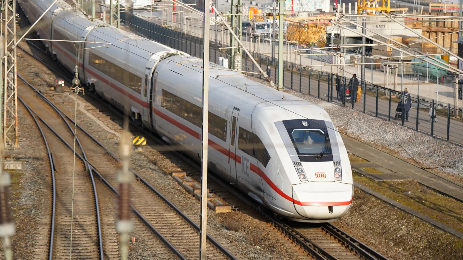 Das Bundesverkehrsministerium und die Deutsche Bahn planen derzeit den Neubau der Fernverbindung zwischen Augsburg und Ulm. (Foto: mjt )