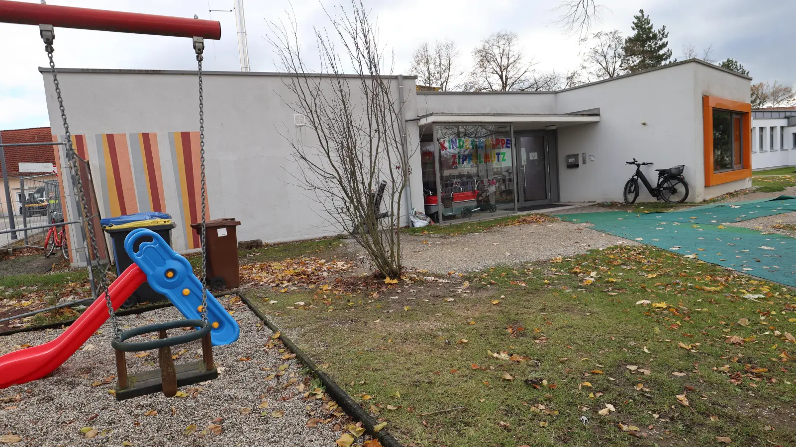 <b>Der Aichacher Kindergarten Holzgarten</b> ist massiv von Personalproblemen betroffen. Bei den Eltern schwindet zunehmend das Verständnis für die Notbetreuung.  (Foto: Erich Hoffmann)
