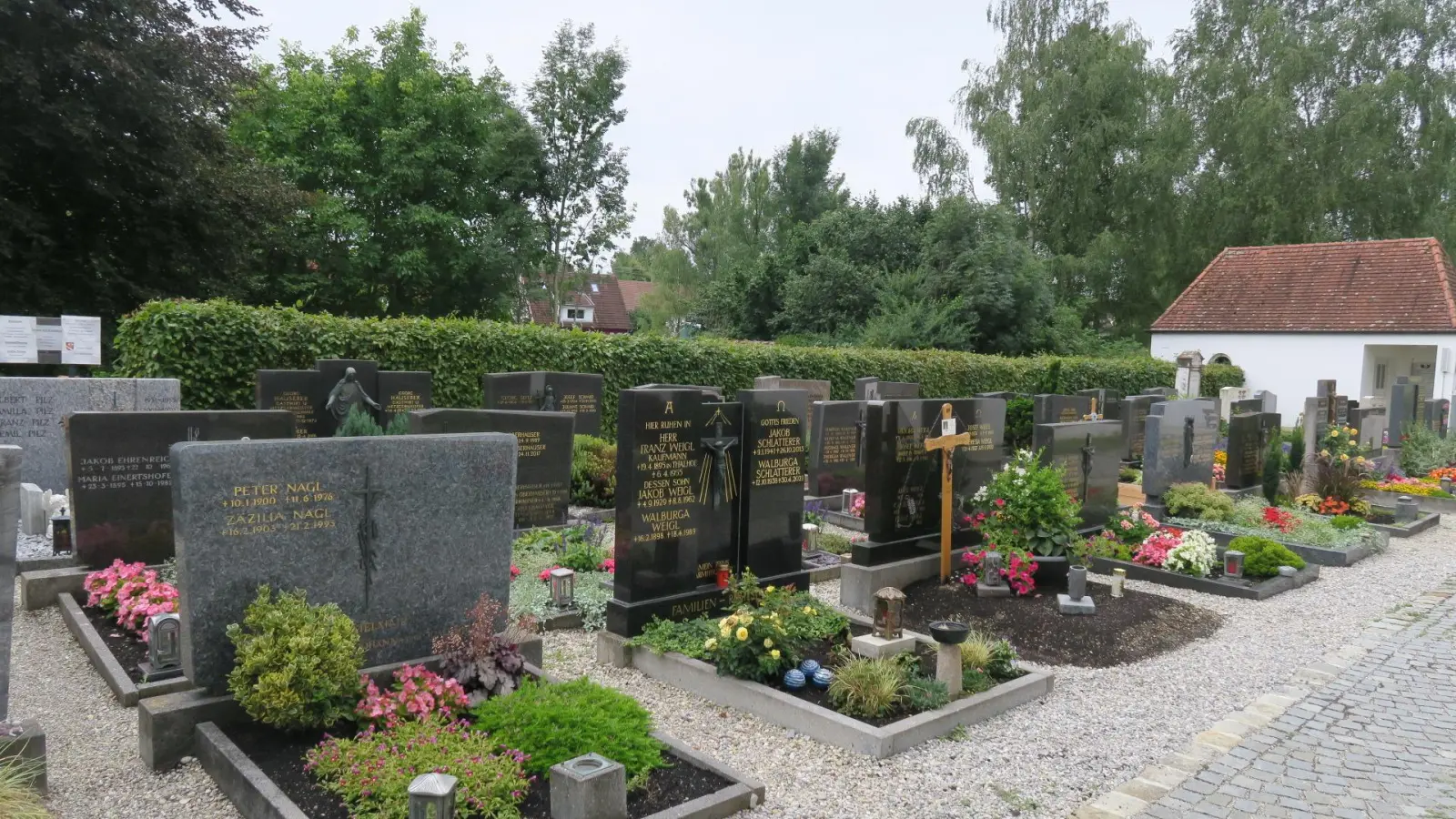 <b>Obwohl die Friedhofsgebühren</b> in Hilgertshausen kräftig angehoben wurden, sind sie immer noch nicht kostendeckend.  (Foto: Josef Ostermair)