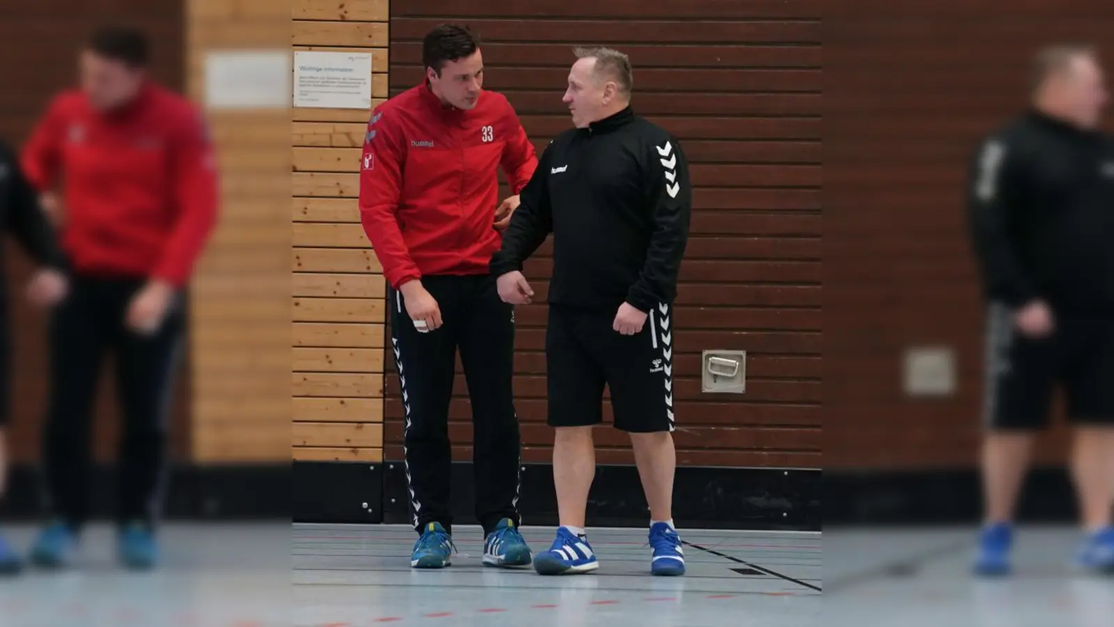 Vorgänger und Nachfolger:   Stefan Walther (links) folgt bei den Handballherren des TSV Aichach als neuer Trainer auf Manfred Szierbeck. 	Foto: Siegfried Kerpf (Foto: Siegfried Kerpf)