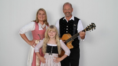 Angela Wiedl, Gina Wiedl und Uwe Erhard geben ein Konzert in Baindlkirch (Foto: privat)