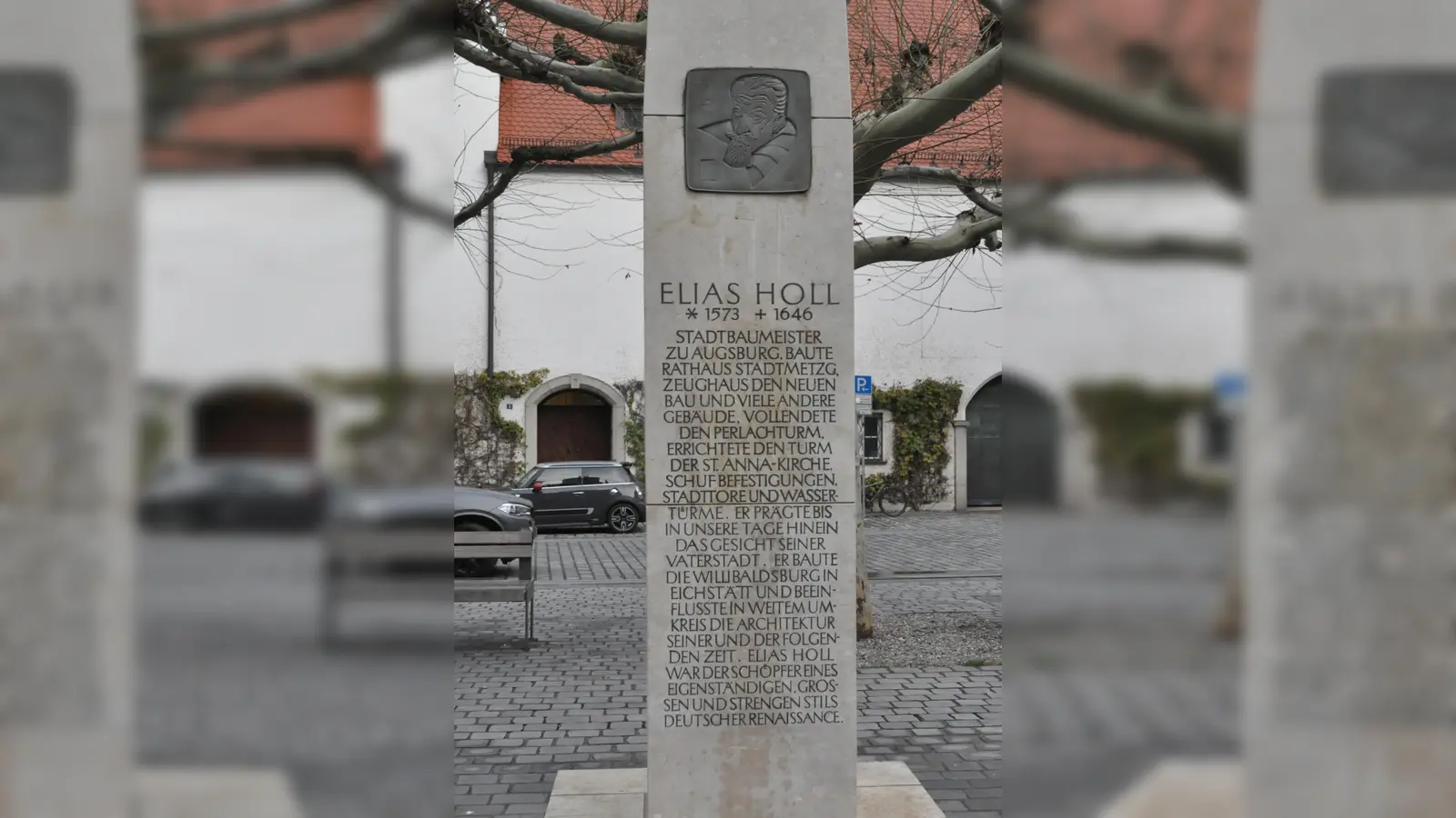 Der Platz hinter dem Augsburger Rathaus trägt zu Ehren des Stadtbaumeisters den Namen Elias-Holl-Platz. 1968 wurde ein Elias-Holl-Denkmal in Form eines Obelisken errichtet. (Foto: Yaren Kaskaya)