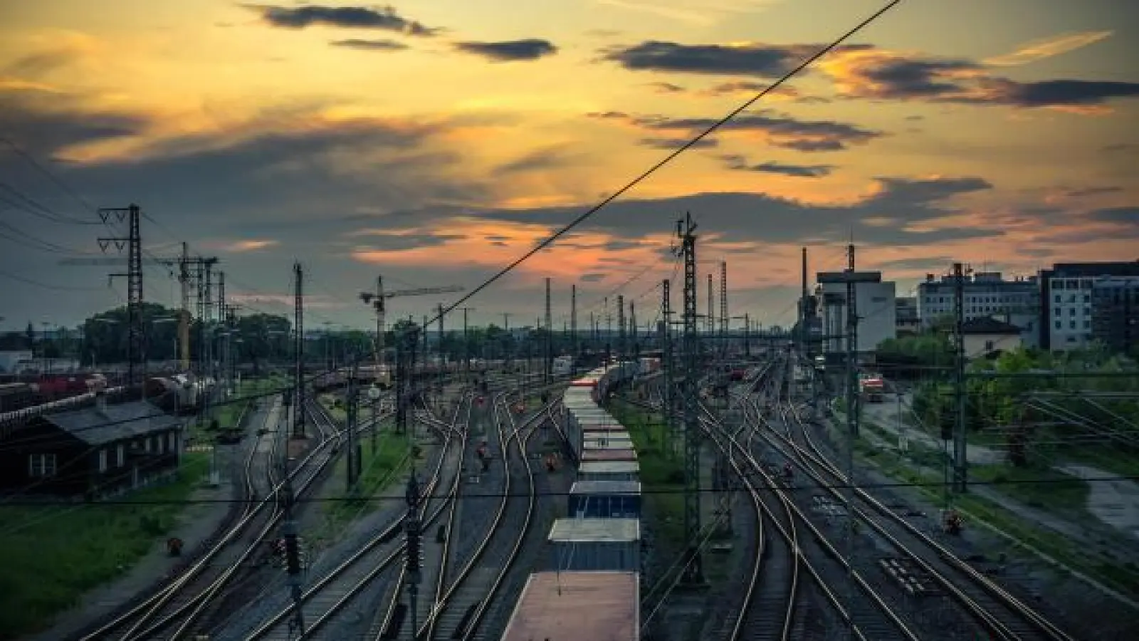 Über den Augsburger Haupbahnhof   sollen ab 2022 deutlich mehr Züge fahren.	Foto: Roman van Nieuwenhuyse (Foto: Roman van Nieuwenhuyse)