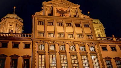 Die historischen Gebäude in Augsburg werden ab Montag wieder wie gewohnt angestrahlt. (Foto: mjt)