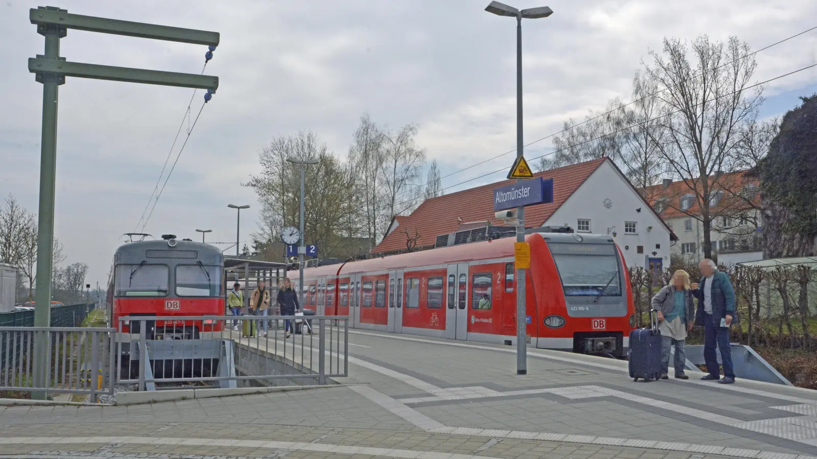 <b>Der S-Bahnhof in Altomünster</b>. Eine Verlängerung der S 2 nach Aichach ist derzeit völlig unrealistisch.  (Archivfoto: Erich Hoffmann)