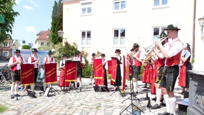 Feiern am Freitag und Samstag ihr Jubiläum: die Pipinsrieder Musikanten. (Foto: Gisela Huber)