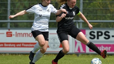 <b>Kaum zu stoppen</b> sind im bisherigen Saisonverlauf die Frauen der SG Sielenbach/Inchenhofen. Das Team um Kapitänin Anja Breitsameter (rechts) gewann zuletzt zwei knappe Spiele. (Foto: privat)