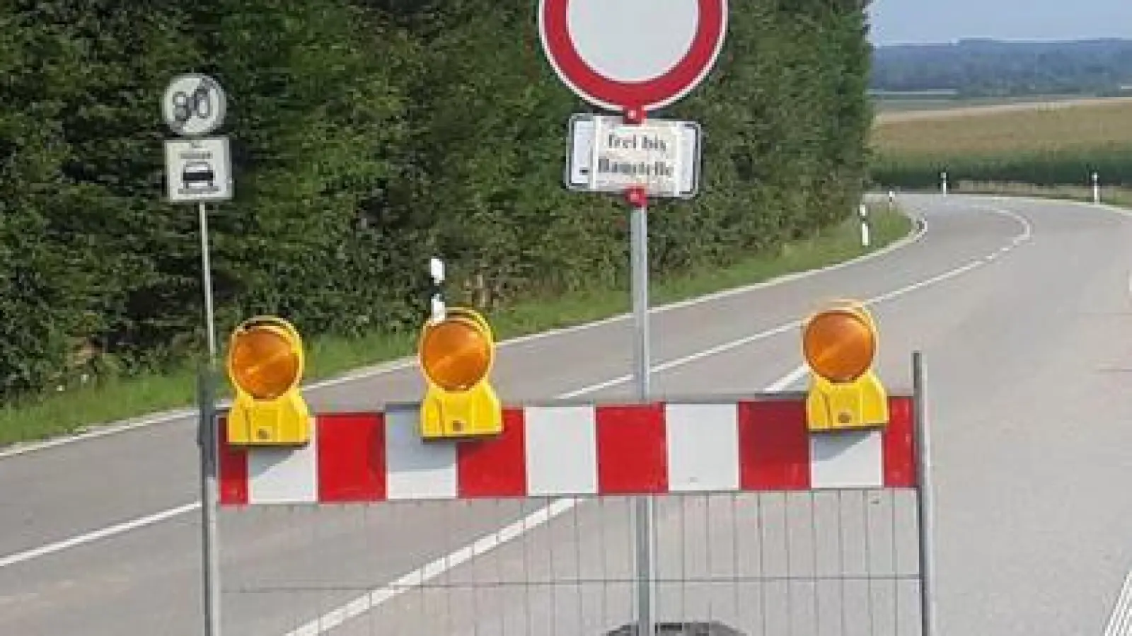 Dieses Schild   zwischen Freienried und Odelzhausen verschwindet Ende der Woche ...