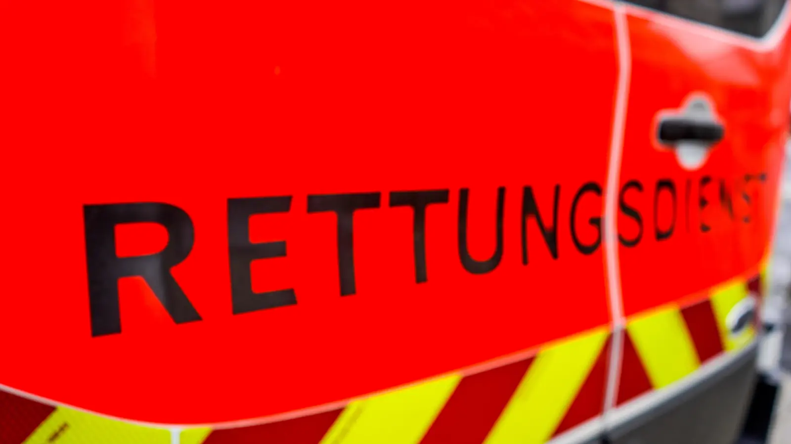 Der verletzte Fußgänger wurde mit mehreren Kopfverletzungen nach Augsburg ins Uniklinikum gebracht.  (Symbolfoto: mjt)