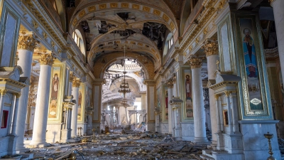 Die Verklärungskathedrale in Odessa nach einem Luftangriff: Die Altstadt Odessas, die erst im Januar 2023 von der Unesco ausgezeichnet und direkt in die Liste des gefährdeten Welterbes eingetragen wurde, war wiederholt Ziel von russischen Angriffen. (Foto: Boris Bukhman, Nationale Union der Fotografen der Ukraine)