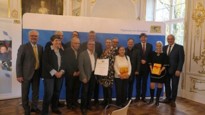 Die Mitglieder   des Meitinger Migrationsforums wurden für ihr Engagement mit dem Schwäbischen Integrationspreis ausgezeichnet. 	Foto: Quartiersbüro Meitingen (Foto: Quartiersbüro Meitingen)