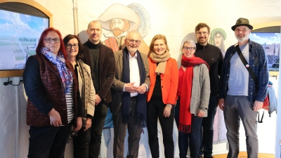 Die parlamentarische Geschäftsführerin der SPD, Dr. Simone Strohmayr (Vierte von rechts), war gemeinsam mit dem Europawahlkandidaten Jörn Seinsch (Dritter von links) im Landkreis Aichach-Friedberg unterwegs. (Foto: Michelle Heichel)