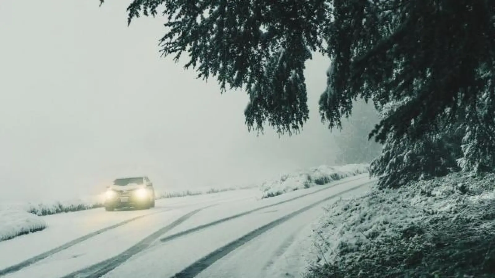 Bei Schneefall und Glätte   ist Vorsicht geboten auf den Straßen - auch im Gemeindebereich Inchenhofen. Hier brach der Bürgermeister eine Lanze für den Winterdienst. 	Foto: Cristofer Jeschke (Foto: Cristofer Jeschke)