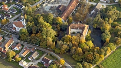 Auf dem Schlossareal in Sandizell   sollen mehrere neue Gebäude entstehen. 	Foto: Haßfurter (Foto: Haßfurter)