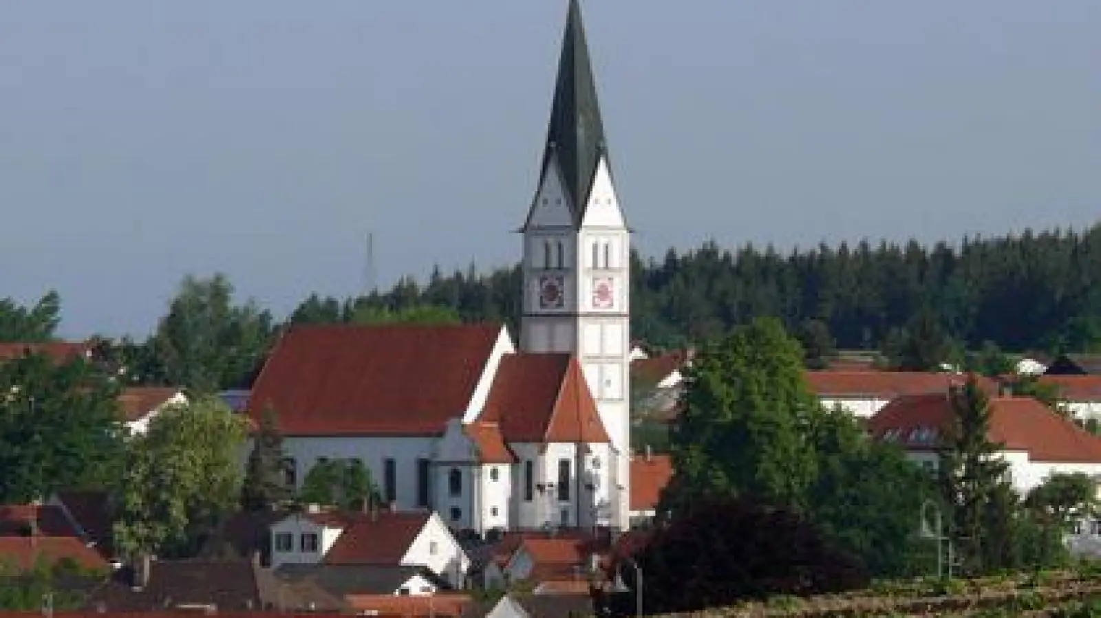Die Kirche St. Martin   ist der Mittelpunkt der Pfarreiengemeinschaft Dasing. 	Foto: Anton Birkmair (Foto: Anton Birkmair)