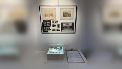 <b>Im Rahmen der Sonderausstellung</b> „Was, für wen, wie? Sammeln im Museum“ zeigt Fotograf Franz Achter. wie man Negative und alte Glasplatten digitalisieren kann. (Foto: Sarah Schormair)