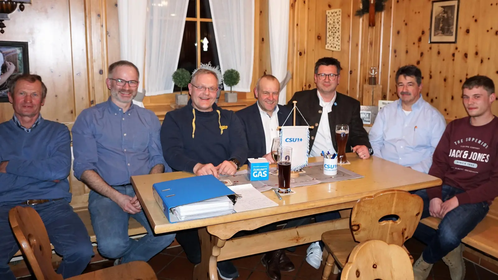 <b>Die Vorstandschaft</b>der CSU Todtenweis (von links): Peter Brandmayr, Jakob Mägele, Siegfried Wittmann, Konrad Carl, Michael Hofberger, Thomas Eberle und Michael Jakob  (Foto: Sofia Brandmayr)