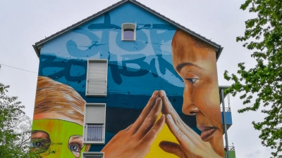 Legale Streetart in Augsburg fördert auch der Graffiti-Verein „Die Bunten“, der unter anderem großformatige Bilder auf Hauswänden erstellt. (Foto: Maximilian Tauch)
