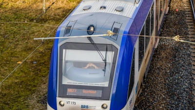 Von Montag auf Dienstag wird es bei der Linie der BRB von Augsburg über Geltendorf nach Weilheim zu Zugausfällen und Schienenersatzverkehr kommen.  (Foto: mjt)