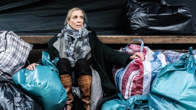 Schauspielerin Ute Fiedler ist als „Mutter Courage“ im gleichnamigen Stück von Bertolt Brecht zu sehen.  (Foto: Jan-Pieter Fuhr)