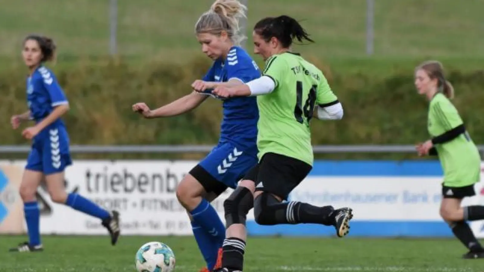 Es war einmal:   Damen-Punktspiele mit Beteiligung des TSV Weilach (grüne Trikots) gab es zuletzt in der Corona-Saison 2019/21 zu sehen. 		Foto: Manfred Schalk (Foto: Manfred Schalk)