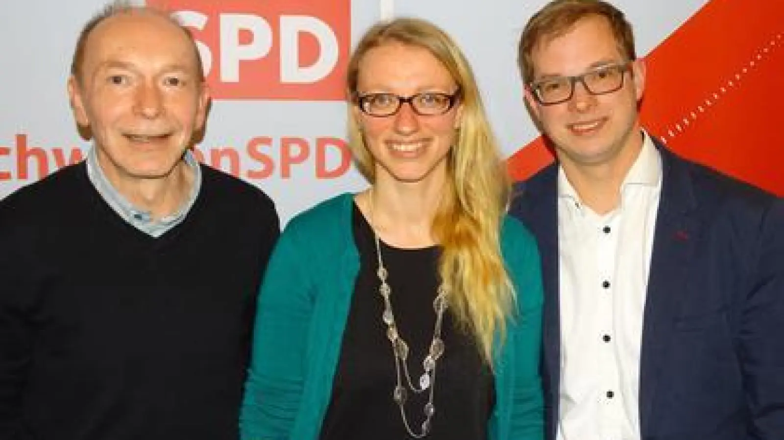 Die neue SPD-Unterbezirksvorsitzende   Sandra Lederer mit ihren Stellvertretern Christian Gerold (rechts) und Walter Jöckel.	Foto: bg (Foto: bg)