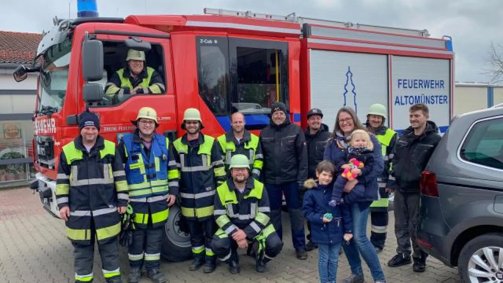 Die finale Lagemeldung  an die Leitstelle lautete „Einsatzende Feuerwehr - Happy End in Altomünster”. Darüber freuten sich die Helfer ebenso wie das gerettete Mädchen, das im Auto eingeschlossen war.