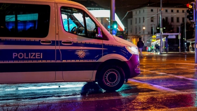 Die Kriminalpolizei Augsburg ermittelt wegen Raub und bittet um Zeugenhinweise. (Symbolfoto: mjt)