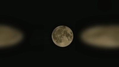 Mond sind von mir zuhause aus Kühbach vom Balkon aus Bei dem Mond sind immer wieder Wolken drüber gezogen (Foto:  Gabi Westermair )