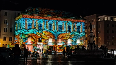 Die Light Nights lassen auch in diesem Jahr wieder die Augsburger Innenstadt erstrahlen. (Foto: Maximilian Tauch)