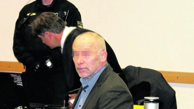 &lt;p&gt; &lt;x_bildunterschr&gt; &lt;b&gt;Raimund M.  &lt;/b&gt;steht seit gestern wieder wegen Mordes am Polizisten Mathias Vieth vor Gericht.   Foto: Tanja Mar&amp;scaron;al &lt;/x_bildunterschr&gt; &lt;/p&gt;