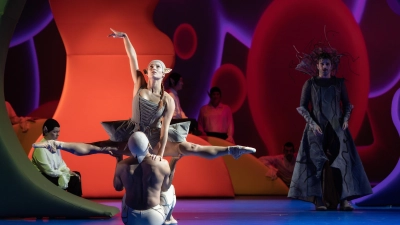 Mit dem Staatstheater auf großer Bühne: Ballett- und Tanzschulen aus der Region können sich für einen Auftritt bewerben. (Foto: Jan-Pieter Fuhr)