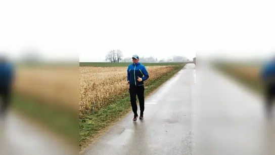 Regen, Nebel, Wind oder Schnee - kein Wetter hält Viktor Reger auf, seinem großen Ziel 50 Kilometer am Tag näher zu kommen.  (Foto: privat)