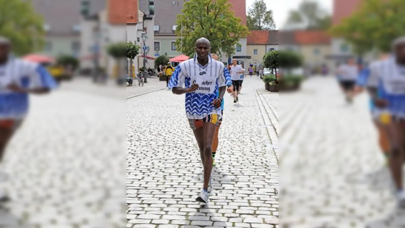 Abubacarr Camara  kommt aus Sierra Leone. Der 29-Jährige hat im Laufclub Aichach (LCA) Anschluss gefunden, sowohl persönlich als auch sportlich. Beim ersten Aichacher Firmenspendenlauf trat er im Team für die AICHACHER ZEITUNG an.	Foto: Hoffmann (Foto: Hoffmann)