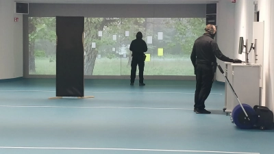 Übung für den Ernstfall: In der Raumschießanlage können die Polizisten mit moderner Technik den Schusswaffengebrauch trainieren. (Foto: Kristin Deibl)